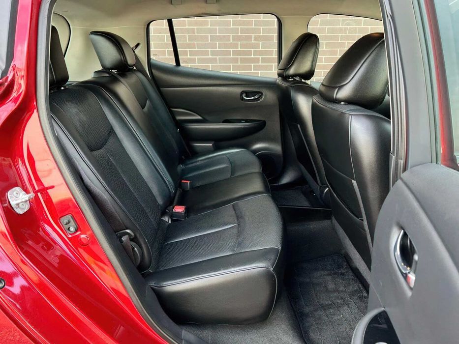 Nissan LEAF SL      2015