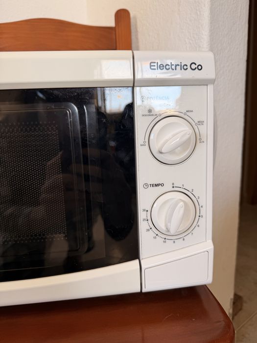 Micro-ondas Electric Co. – Branco