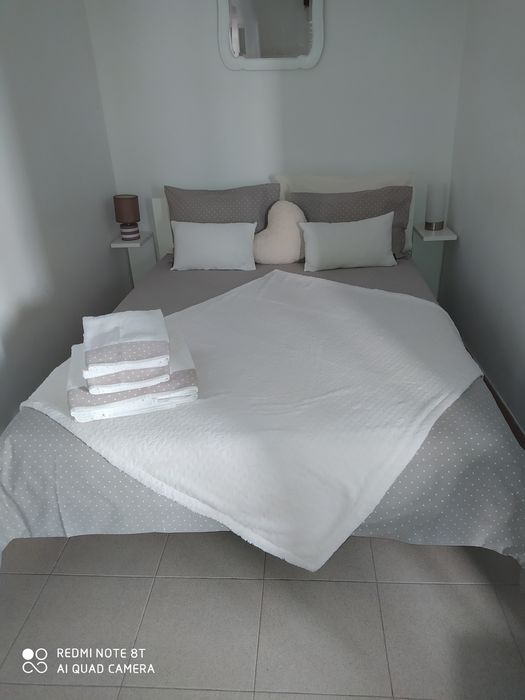 T1 r/c no centro histórico da praia da Nazaré 100m praia com quintal