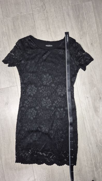 Czarna sukienka mini koronkowa
