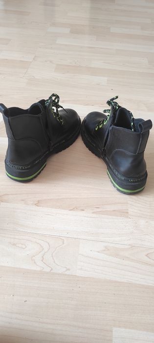 Sprzedam żeńskie buty na rozmiar 37-38