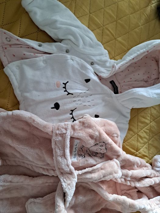 Casaquinho e robe de bebé