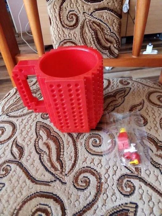 Kubek z ludzikiem z klocków