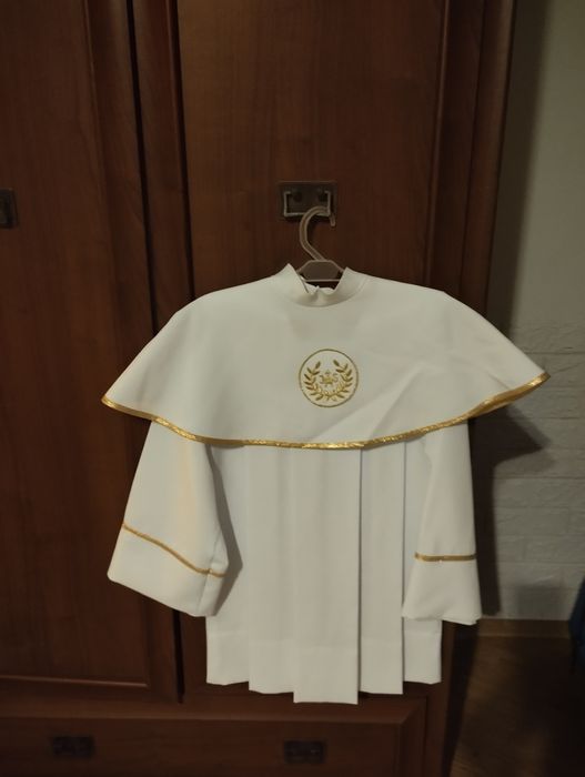 Sprzedam albę komunijną dla chłopca roz.134cm.