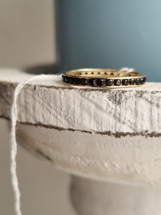 Złoty pierścionek obrączka