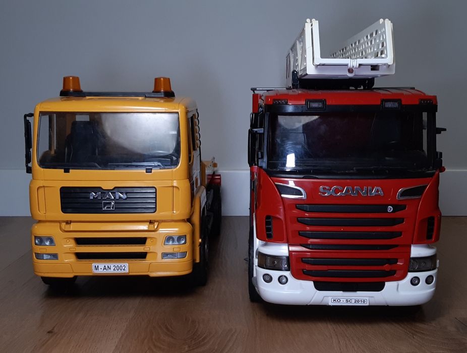 Bruder пожежна машина та евакуатор