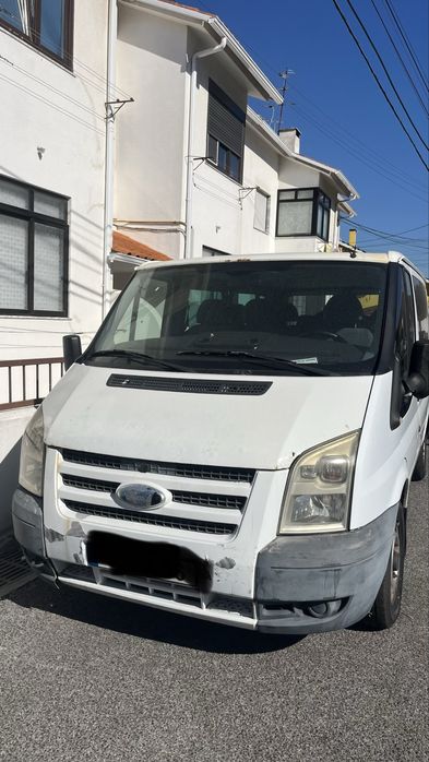 Ford transit 9 lugares avariada