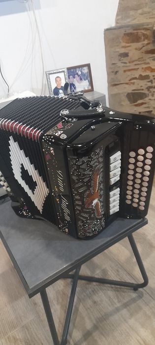Concertina usada em bom estado sol do fa