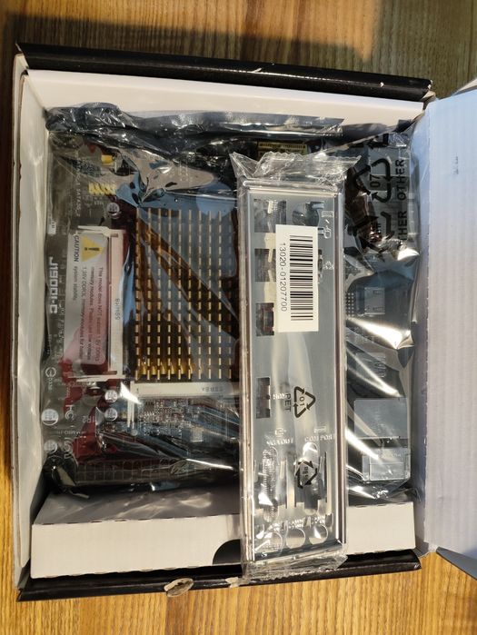 Нова Mini-ITX ASUS J1900I-C (з інтегрованим процесором)
​Енергоефектив