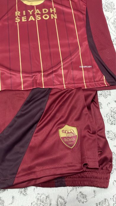 Camisola e calção do Roma