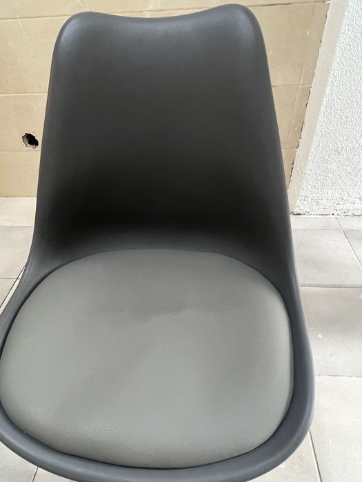 Cadeiras cinzentas