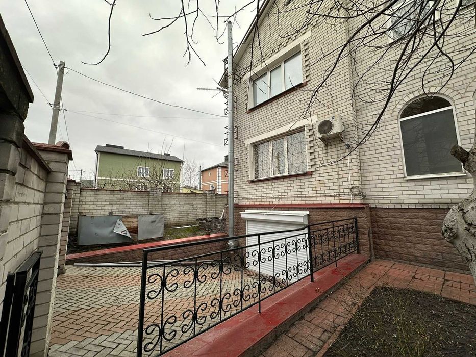 Продаж будинку у тихому районі міста  пер Кривоноса