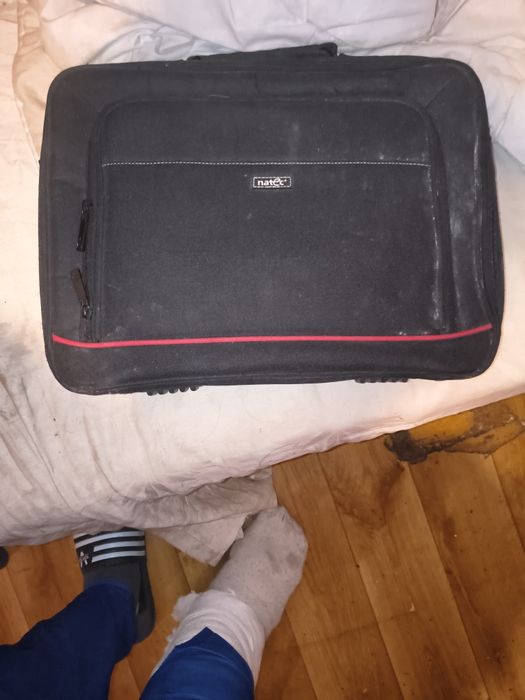 torba na laptopa poręczna i w dobrym stanie