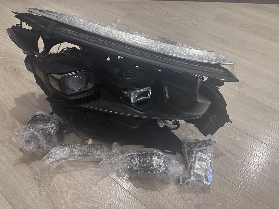 Правая фара с Mercedes EQS SUV