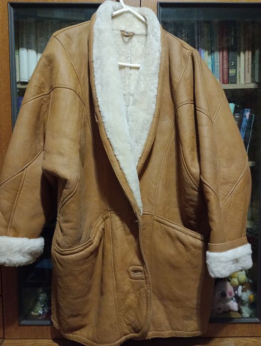 Куртка с мехом продам.