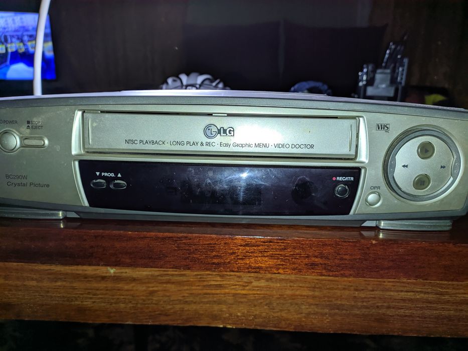Видеомагнитофон LG BC290W