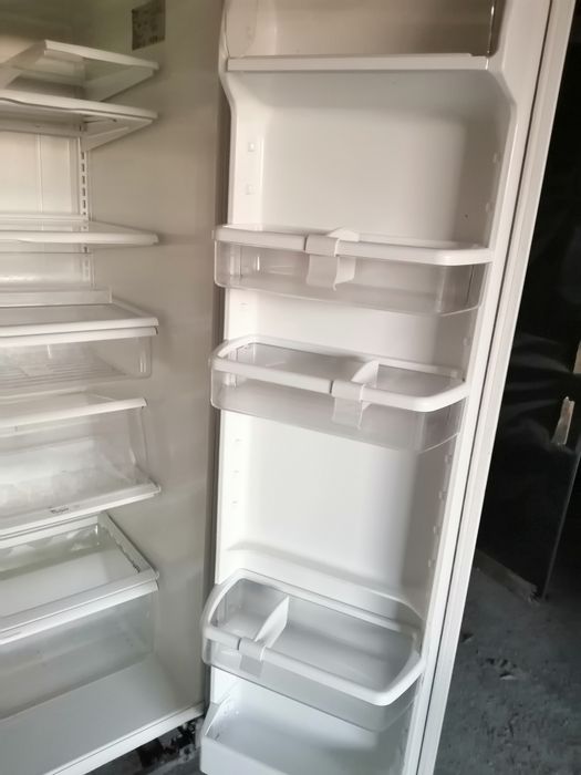 Frigorífico /congelador tipo americano como novo por dentro