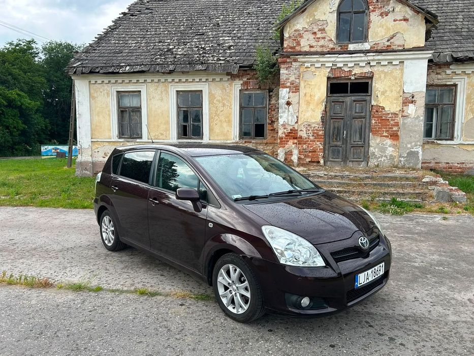 Toyota Corolla Verso Toyota Corolla Verso 2008 r. 1.8, Benzyna + LPG, 7 os. 2 komplety kół.