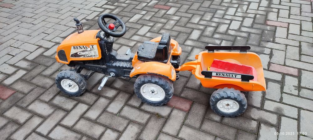 Продам дитячий трактор на педалях