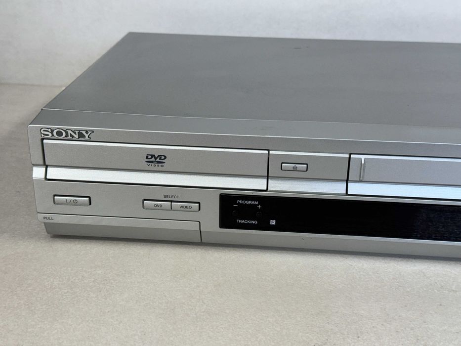 Sony SLV-D920 combo  magnetowid VHS oraz odtwarzacz płyt DVD i CD