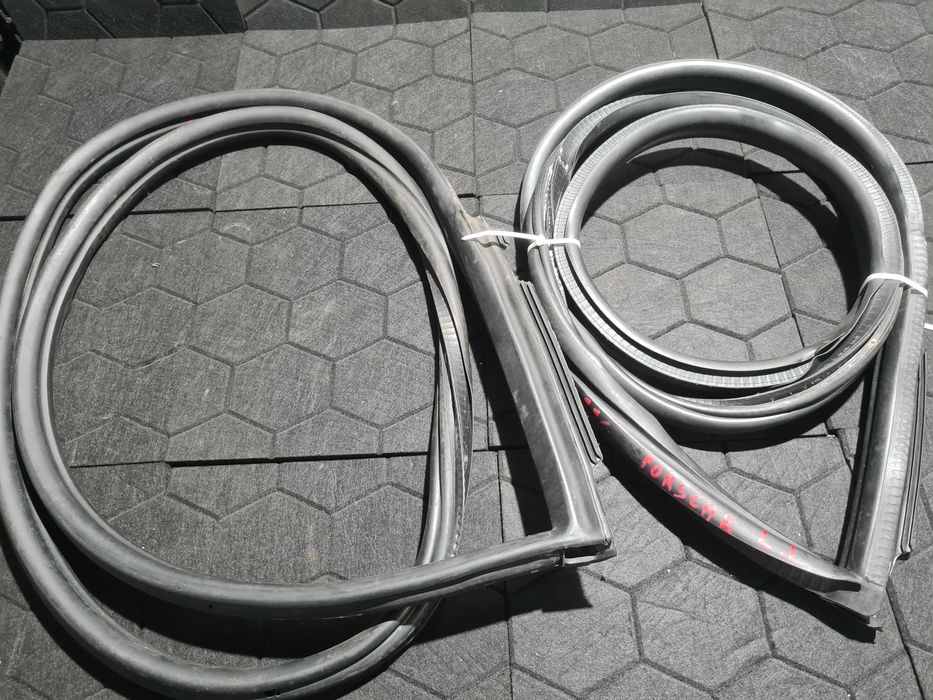 Porsche 911 4S 996 uszczelka karoseryjna przód lewa prawa