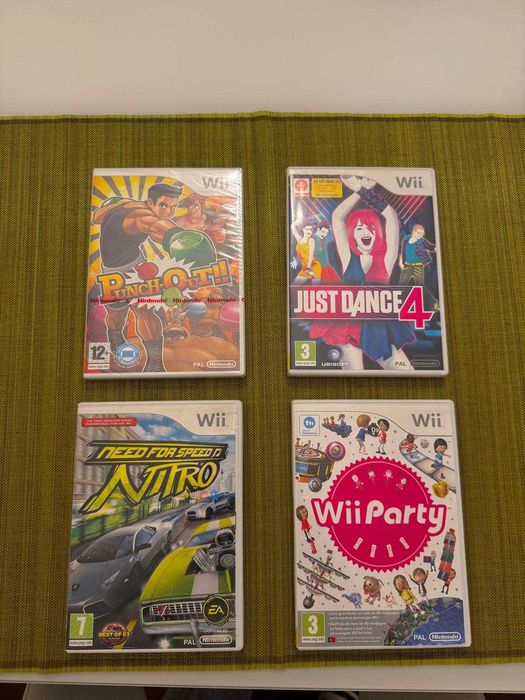 NINTENDO WII com 4 Jogos, 2 Comandos e todos os Cabos