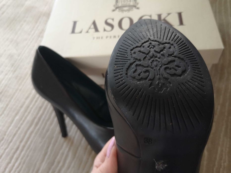 Czarne szpilki 38 na obcasie Graceland Deichmann