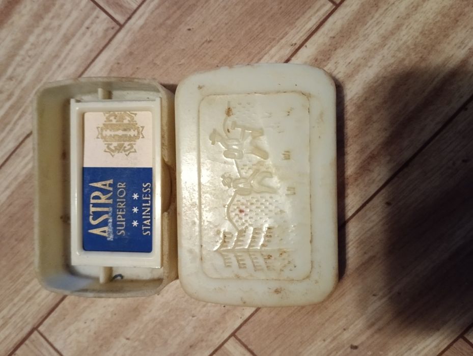 Коробочка з лезами для гоління