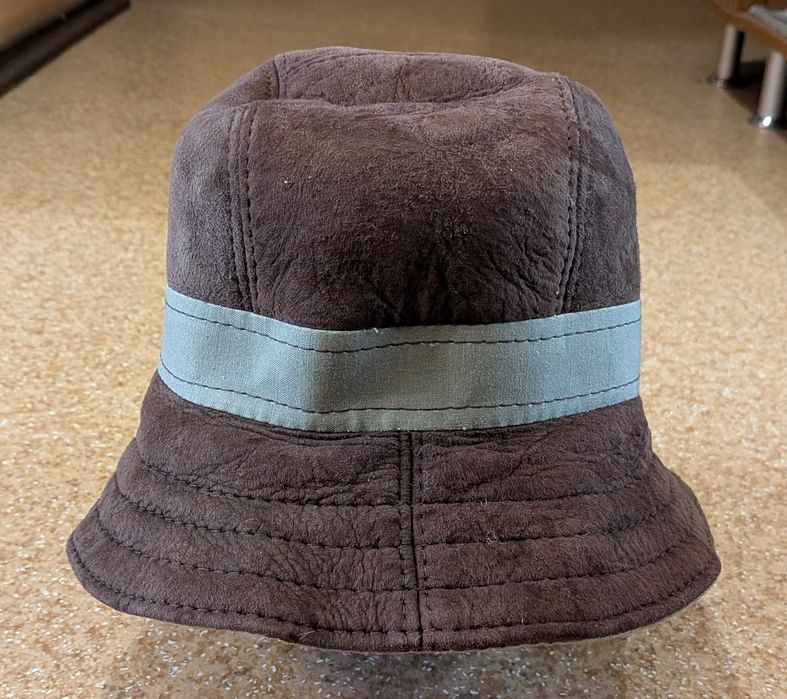 Женская шапка из овчины Canterbury Leather International