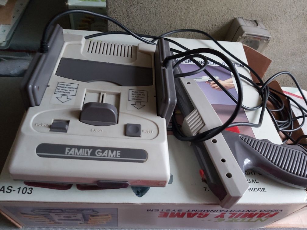 Consola Vintage Family Game c/ 1001 Jogos (Impecável) Lumiar