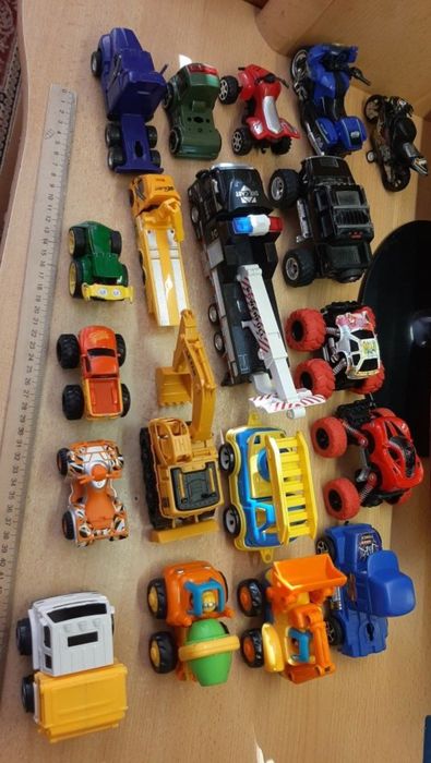 Машинки,погрузчик,автобус,грузовики,вертолёт модели и игрушки