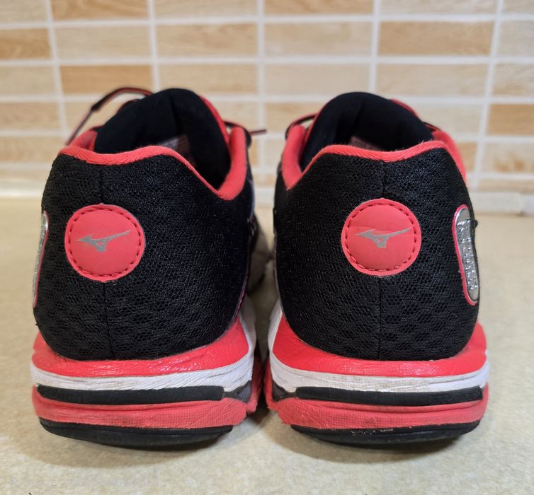 Бігові кросівки Mizuno