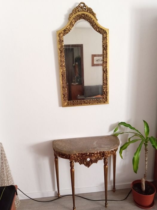 Conjunto de espelho e mesa antiga