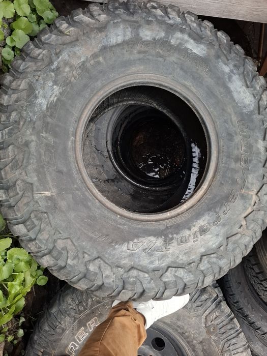 PNEUS BF  35x12.5x15