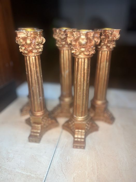 Conjunto de 5 Castiçais Estilo Coluna Coríntia Dourada