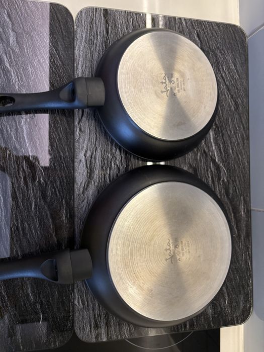 Conjunto de 2 Frigideiras Antiaderentes – Excelente Estado!