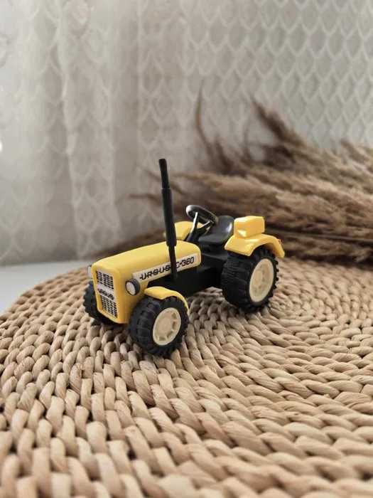 Figurka ciągnik ursus z masy cukrowej dekoracja traktor urodziny