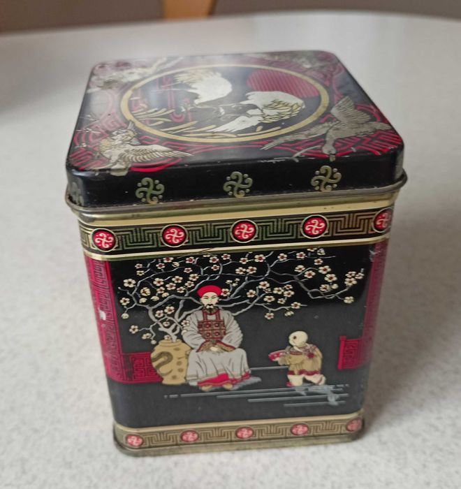 ozdobne stare pudełka metalowe