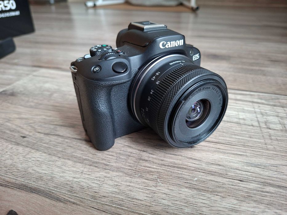 Aparat Canon EOS R50 + obiektyw