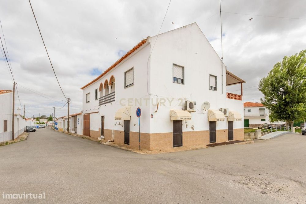 Moradia com Potencial de Habitação e Negócio em Sobral da Adiça, Moura — Sobral da Adiça, Beja