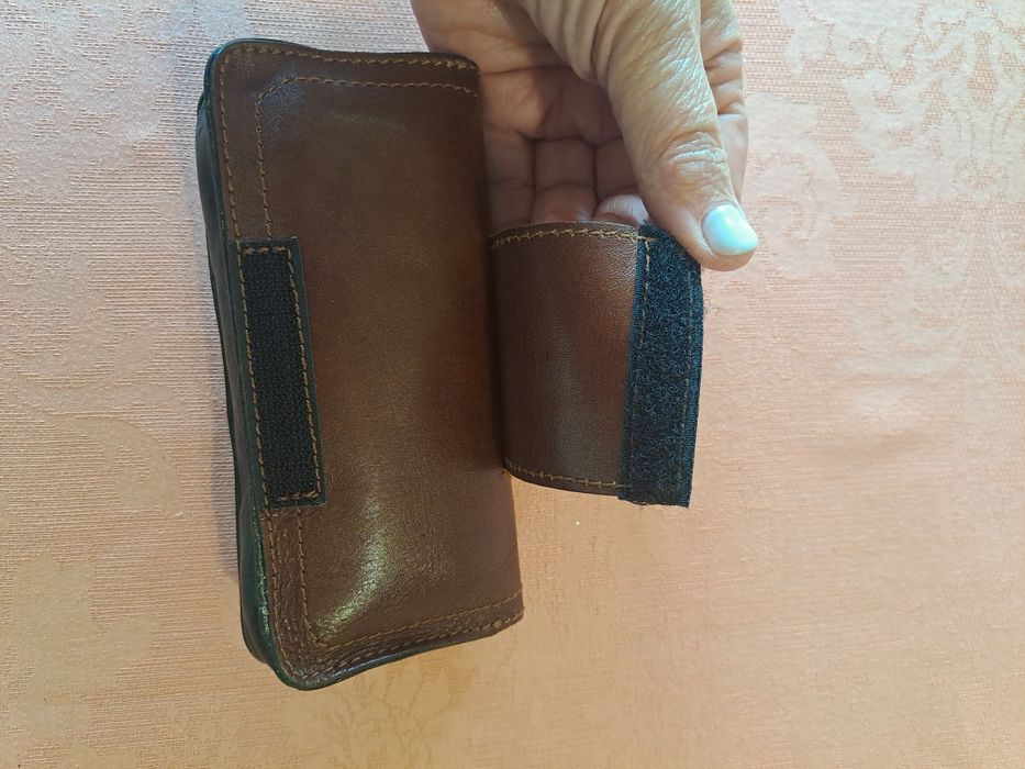 Bolsa para telemóvel  da Nokia, dá para por no cinto.
