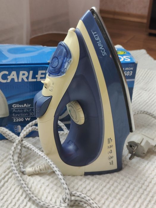 Праска Scarlett SC-SI30S03