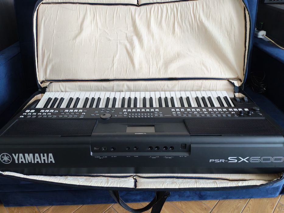 Продам Синтезатор YAMAHA PSR-SX 600.
Стан нового синтезатора.
В компле