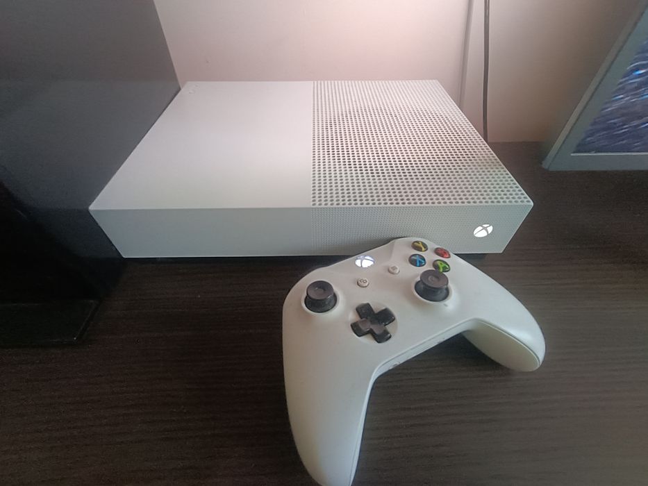 Xbox One S All Digital z padem. Stan bdb