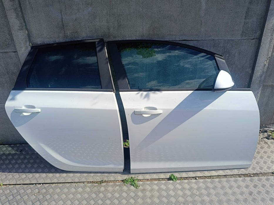 Drzwi Prawy Przód / Prawy Tył Opel Astra J Y40R / Kombi / W kolor