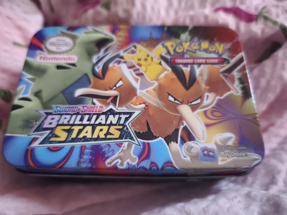 Karty z pudełkiem POKEMON