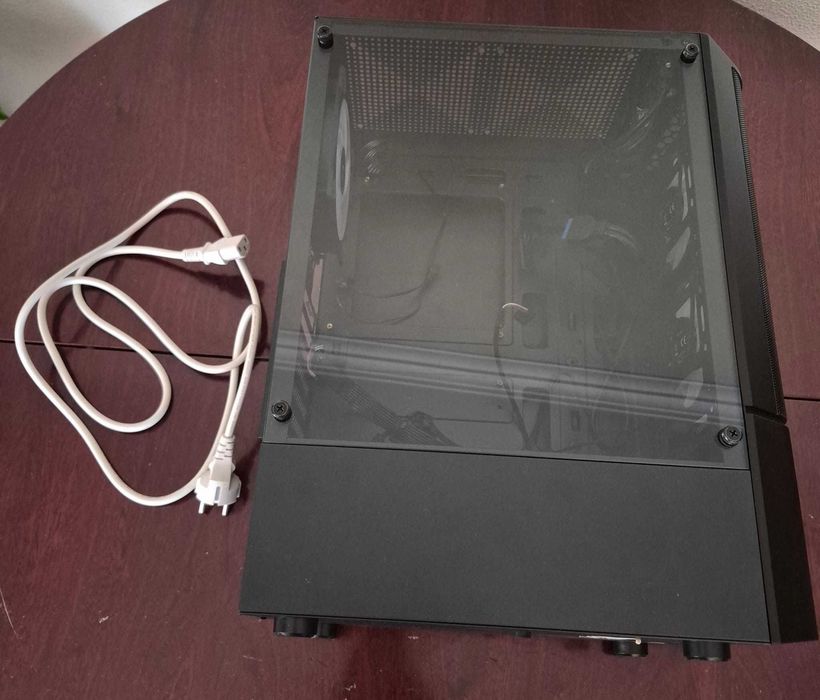 Caixa/Torre: AeroCool com Vidro Temperado e Ventoinhas