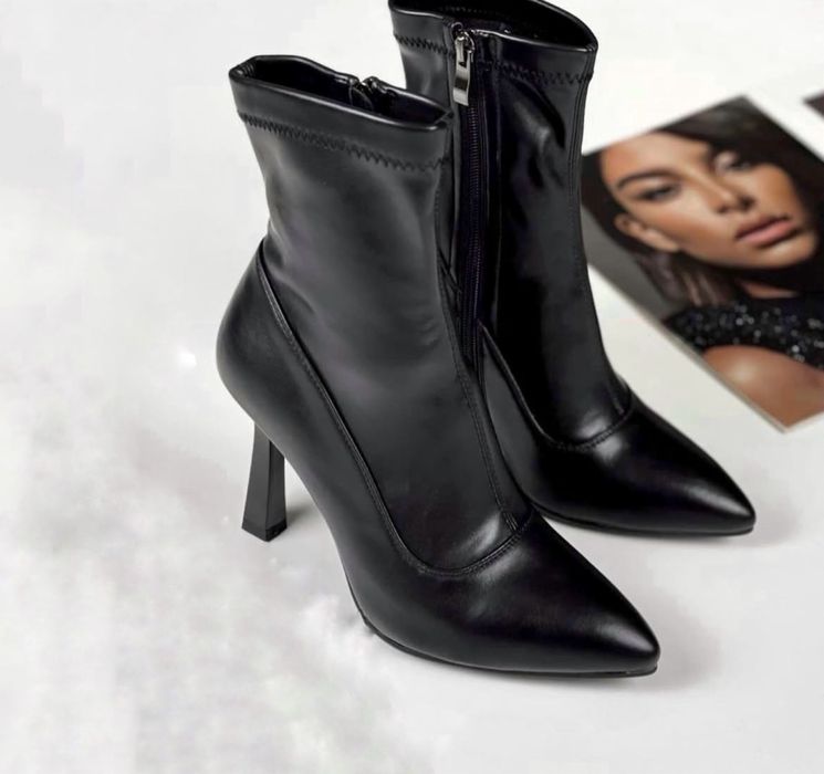 Жіночі ботільйони на зручному підборі