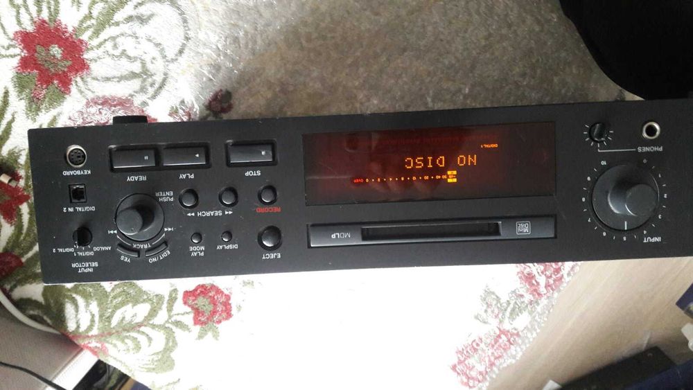 мини дисковая дека Tascam-MD 350 гарантия работы.  без пульта