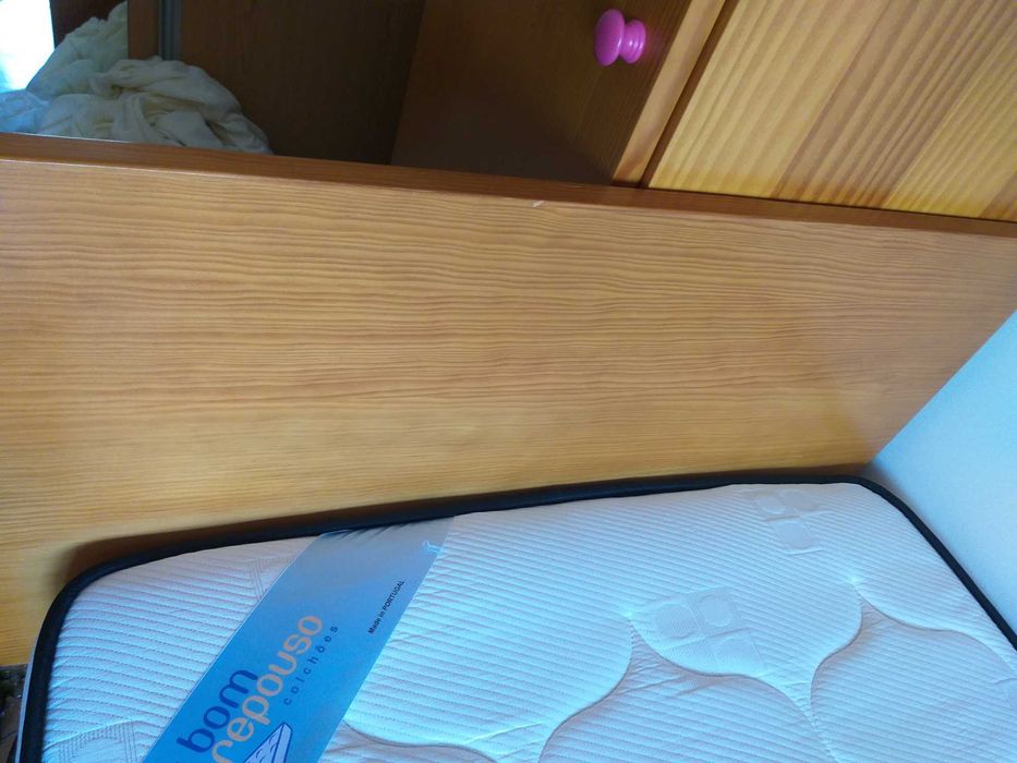 Cama em pinho (com gavetões rosa) para colchão 190x90cm